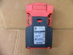 802F-S62PM8 ALLEN BRADLEY Safety Interlock Switch Vac Amp