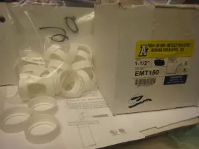 EMT150 ARLINGTON Yes Insulating Bushing