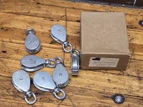 0173-1-1-4 BARON Swivel Pulley Box