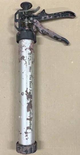 B12S20 BOSTIK Caulk Gun