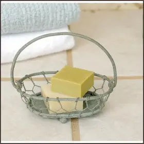 F1ABCD58-1FF6-4 COLONIAL TIN WORKS Chicken Wire Soap Basket