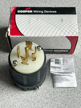 CWL2130P COOPER Locking Plug Phase Pole Wire
