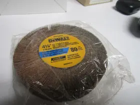 17207 DEWALT Flap Wheel Oxide