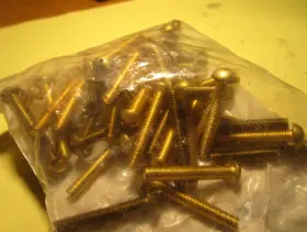 1175576 FASTENAL Drive Round Head Screw