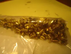 1175608 FASTENAL Drive Flat Head Screw