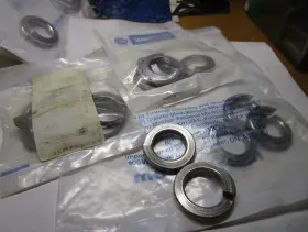 1178077 FASTENAL Steel Split Lock Washer