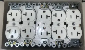 5632-SW LEVITON Duplex Receptacles Pack Box Amp