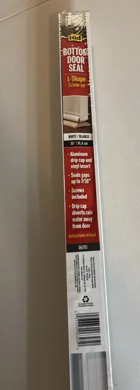 06395 M-D Bottom Door Seal Screw
