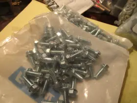 1132408 ROCK RIVER Hex Washer Head Zinc Screw