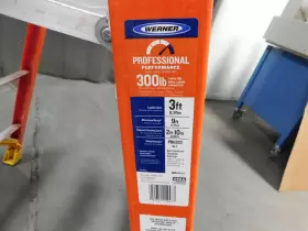 PD6203 WERNER Podium Stepladder #3