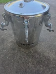 Binks Pressure Tank, Pot 1416-3982, 5 Gallon, Stainless. Fixed Price $1550.00.