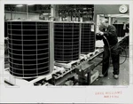 1990 Press Photo Bob Walker Working On Coleman Central Air Conditioner At Plant. Fixed Price $24.99.